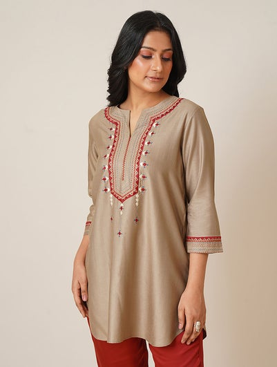 Women Beige Brown Silk Blend Embroidered Round Neck Regular Fit Tunic - XS