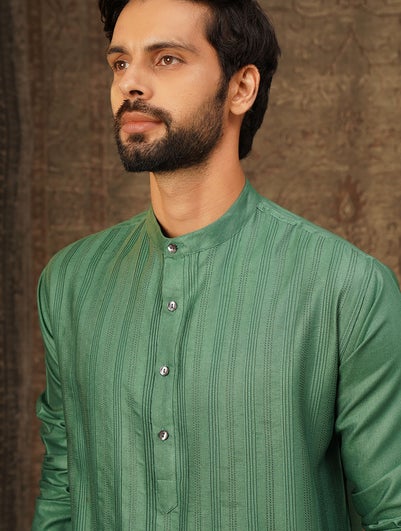 Men Emerald Green Silk Blend Mandarin Collar Regular Fit Kurta - 38