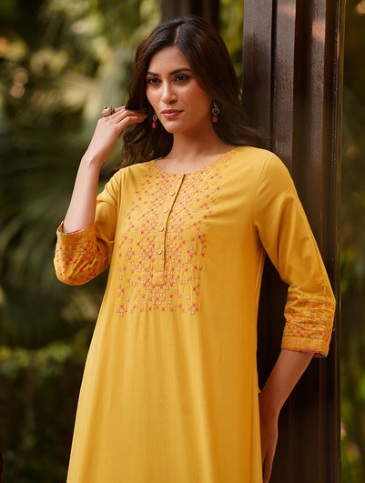 Women Mustard Yellow Cotton Round Neck Regular Fit Kurta - XS