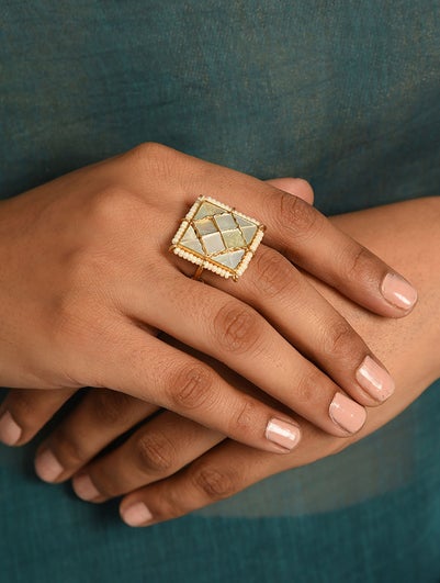 Women Gold Tone Pachi Kundan Ring With Mother Of Pearls