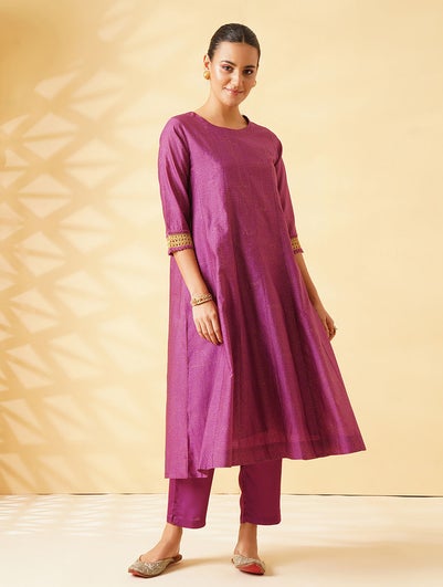 Women Pink Cotton Silk Hand Embroidery Round Neck Kurta And Slip - XS