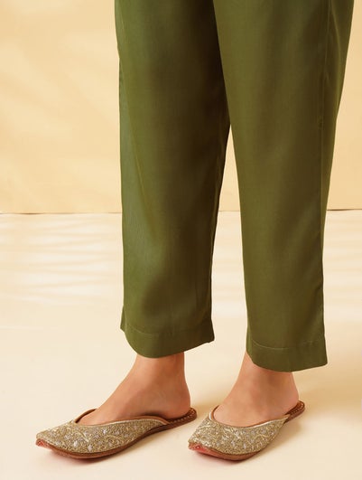 Women Olive Green Modal Solid Ankle Length Regular Fit Pant - XS