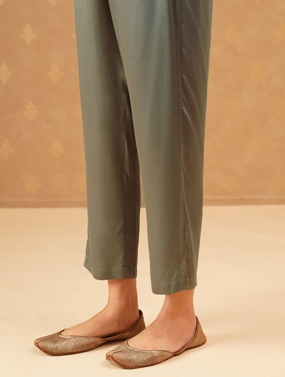 Women Olive Green Modal Solid Ankle Length Regular Fit Pant - XS