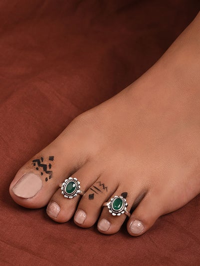 Women Green Tribal Silver Toe Ring