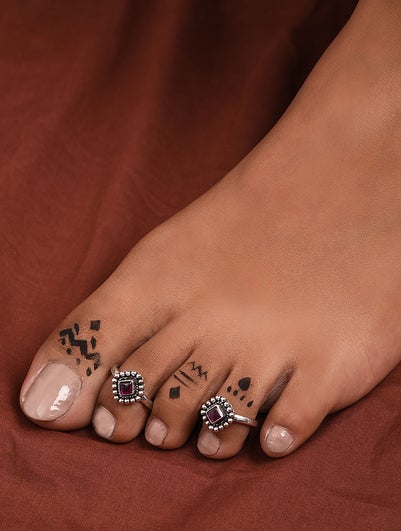 Women Red Tribal Silver Toe Ring