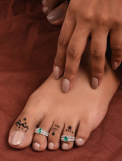 Women Green Tribal Silver Toe Ring