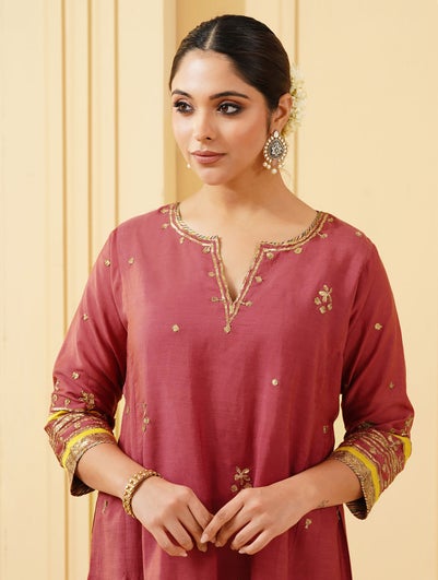 Women Onion Pink Viscose Hand Embroidery Round Neck Kurta With Pant - XS