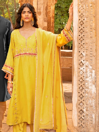 Women Mustard Yellow Viscose Hand Embroidery Sweetheart Neck Kurta With Pant - S