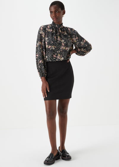 Black Textured Mini Skirt - Size 8