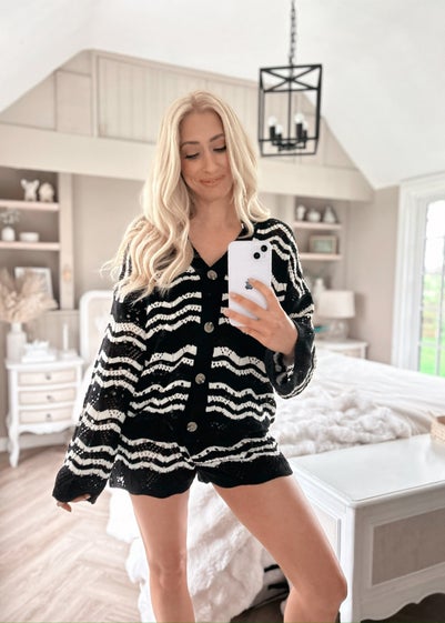 In The Style Stacey Black Knitted Co Ord Shorts