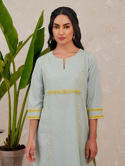 Women Green Cotton Round Neck Straight Fit Kurta