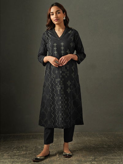 Women Black Cotton V Neck Regular Fit Kurta