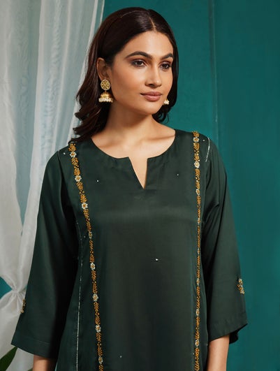 Women Emerald Green Modal Embroidered Round Neck Straight Kurta With Pant