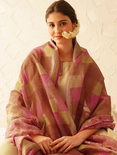 Women Pink Handwoven Maheshwari Dupatta With Block Print