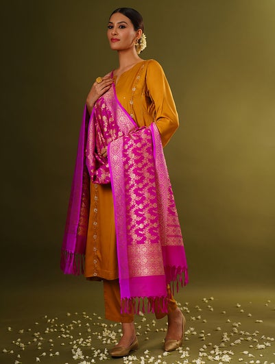 Women Pink Handwoven Benarasi Silk Dupatta