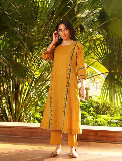 Women Mustard Yellow Cotton Applique Round Neck Straight Fit Kurta - S