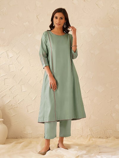 Women Green Viscose Hand Embroidery Round Neck Regular Fit Kurta - XS