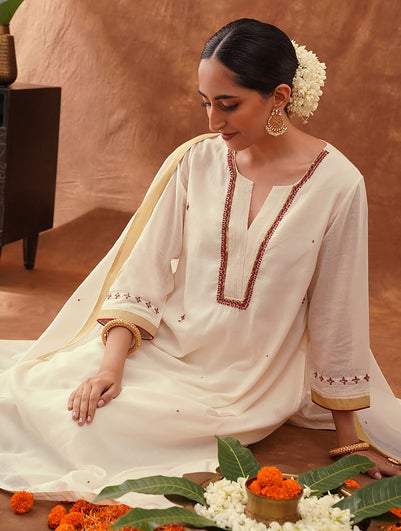 Women Ivory Cotton Round Neck Straight Fit Kurta - S