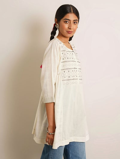 Women White Cotton Rich Embroidered Round Neck Regular Fit Tunic - S