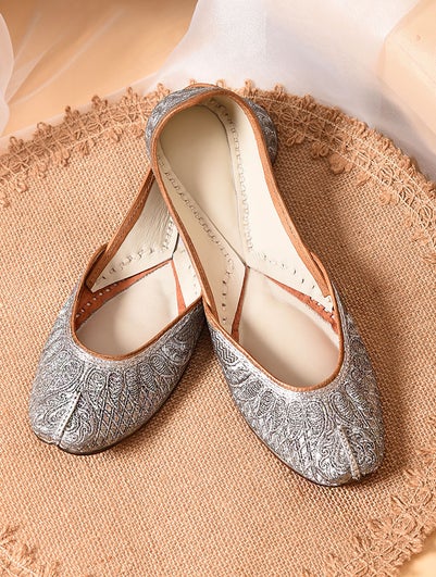 Women Silver Handcrafted Zari Work Leather Juttis - EU-41