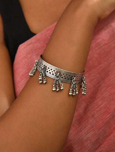 Women Silver Non Adjustable Silver Bangles - 2/4