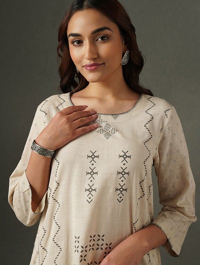 Women Ivory Cotton Round Neck Regular Fit Kurta - XS