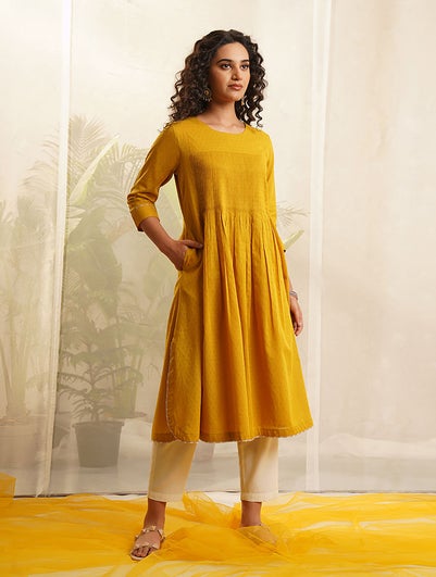 Women Mustard Yellow Cotton Round Neck Regular Fit Kurta - XS