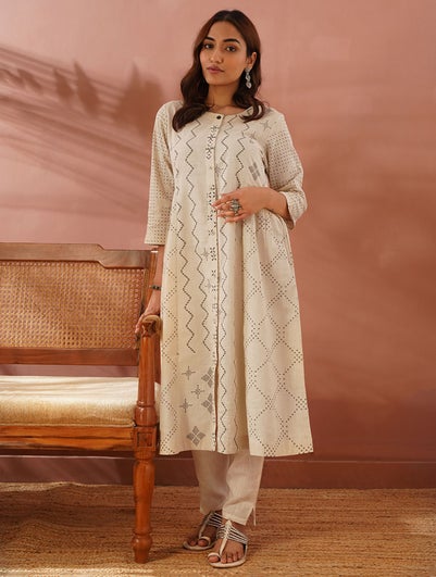 Women Ivory Cotton Round Neck Loose Fit Kurta - L