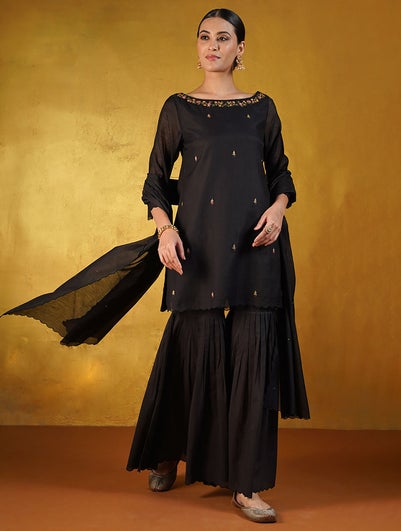 Women Black Cotton Silk Embroidered Boat Neck Regular Fit Kurta - S