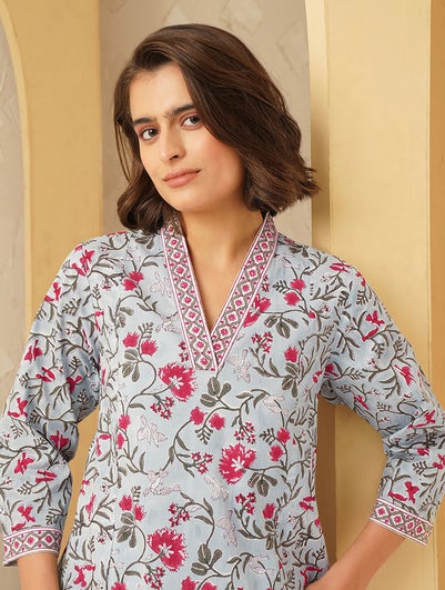 Women Blue Cotton Block Print V Neck Straight Fit Kurta