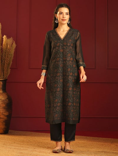 Women Black Cotton Silk Block Print Round Neck Straight Fit Kurta