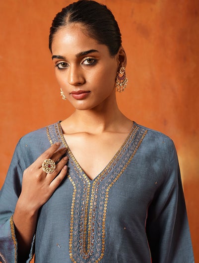 Women Blue Hand Embroidery V Neck Straight Kurta With Salwar - XS