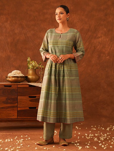 Women Green Cotton Silk Round Neck A Line Kurta And Slip - XS