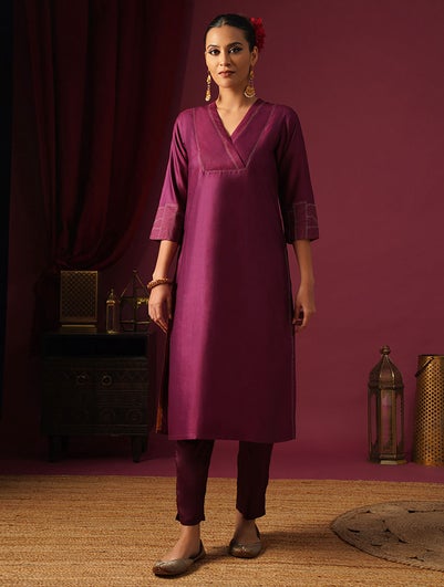 Women Wine Purple Viscose Silk Kantha V Neck Straight Fit Kurta - M