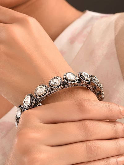 Women Silver Screw Silver Bangles - 2/4