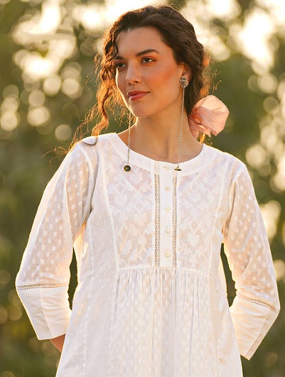 Women White Cotton Round Neck Loose Fit Kurta - S