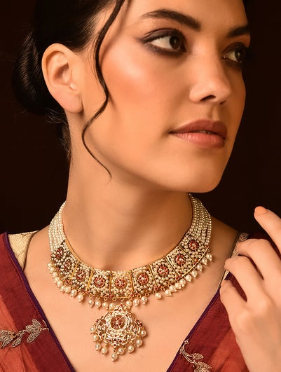 Women Gold Tone Jadau Necklace