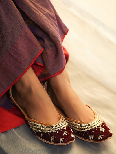 Women Maroon Handcrafted Velvet Juttis - EU-40