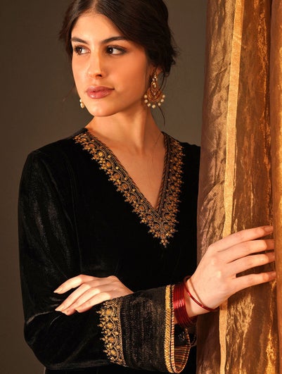 Women Black Velvet Hand Embroidery V Neck Straight Fit Kurta - M