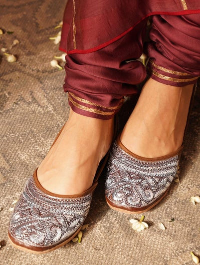 Women Multicolored Handcrafted Leather Juttis With Mukaish Work - EU-36