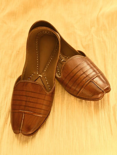 Men Brown Handcrafted Leather Juttis For Men - 7