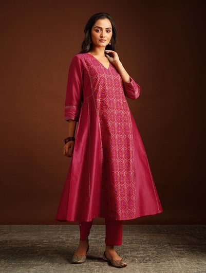 Women Pink Cotton Silk Hand Woven V Neck Flared Kurta - XS