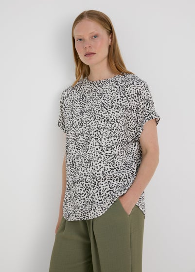 Cream Spot print Pocket Detail T-Shirt