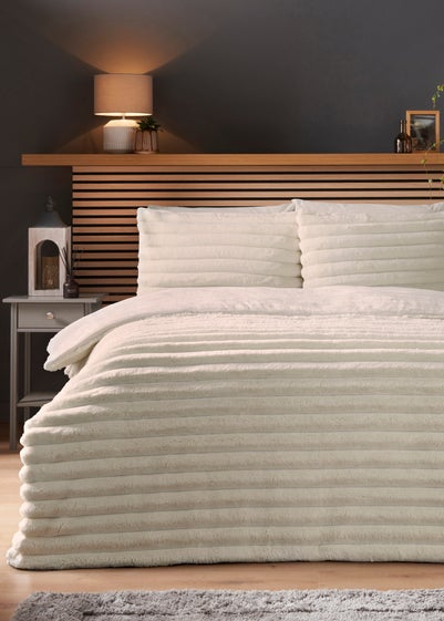 Cream Ribbed Faux Fur Duvet Set.