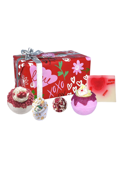 Bomb Cosmetics XOXO Hugs & Kisses Gift Set