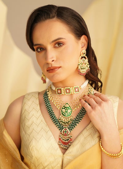 Women Gold Tone Kundan Necklace