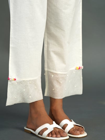 Women Ivory Cotton Solid Ankle Length Straight Fit Pant