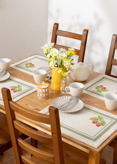 furn. Strawberry Set Of 4 Table Placemats (46 x 36cm)