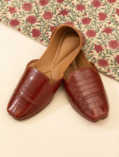 Men Brown Embroidered Mojris & Juttis