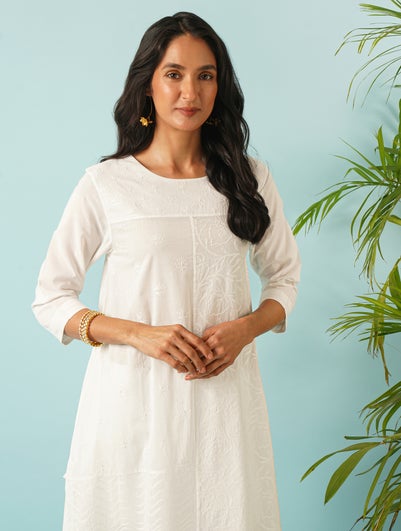 Women White Cotton Chikankari Round Neck Kurta - XS